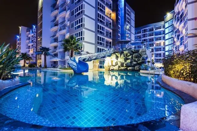 Centara Grand Avenue by Pattaya Holiday - Havuz