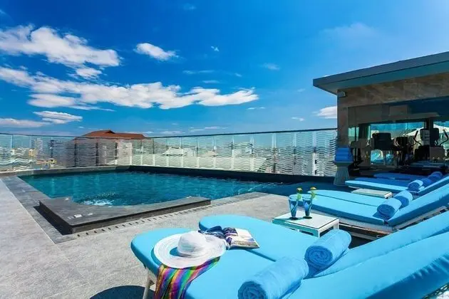 Centara Life Avenue Hotel Pattaya - Havuz
