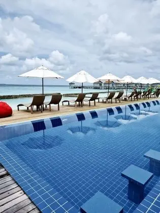 Centara Ras Fushi Resort & Spa Maldives - Havuz