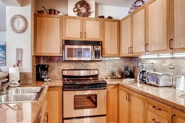 Centennial 2 Bedroom Condo Unit no. 17 - Mutfak