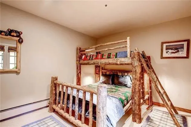Centennial 4 Bedroom Condo Unit no. 29 - Oda