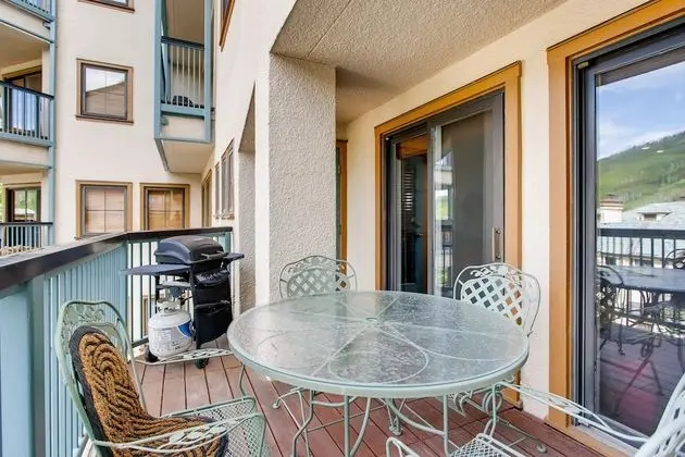 Centennial Studio Condo Unit 11a - Oda Düzeni