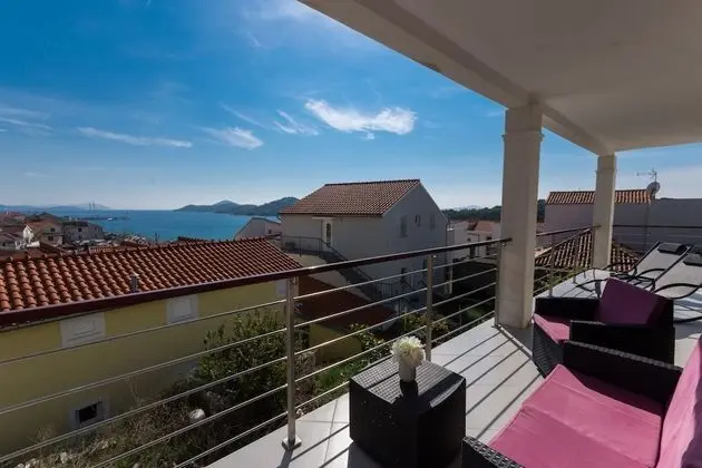 In Center Near the Marina and Beach - Dış Mekan