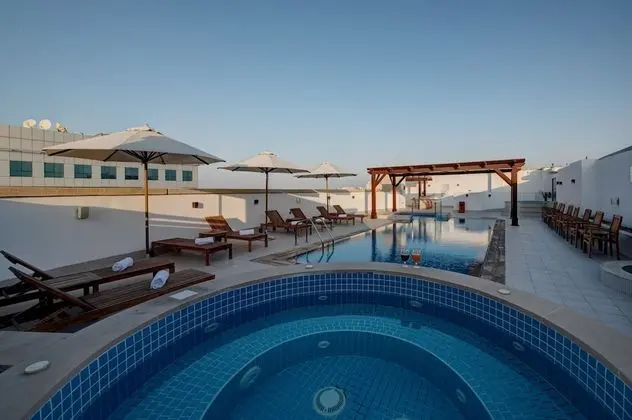 Center Hotel Sharjah - Havuz