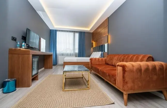 Center Suite