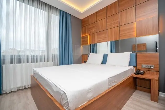 Center Suite