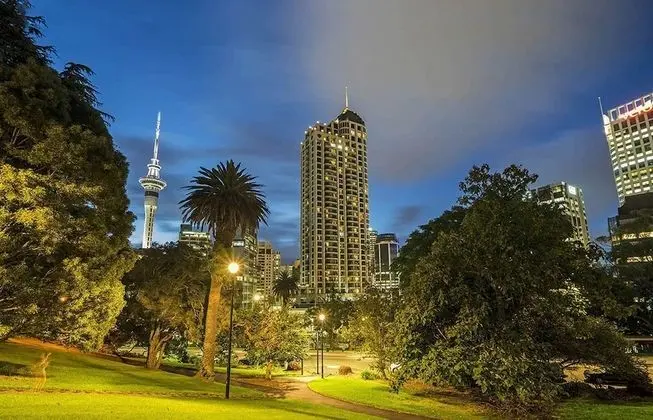 Central 1 Bedroom in Metropolis