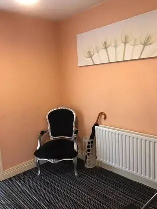 Central 2 Bed Apartment Above Great Derry Pub - İç Mekan