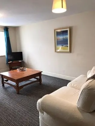 Central 2 Bed Apartment Above Great Derry Pub - Oda Düzeni