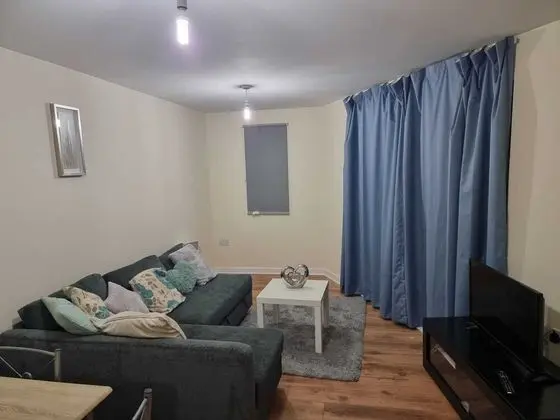 Central 2-bedroom Apartment, Chelmsford, Parking - İç Mekan