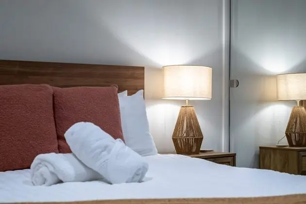 Central 2 Bedroom Apartment in Southbank With Parking