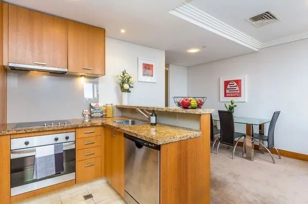 Central 2 Bedroom with Free Parking - Mutfak