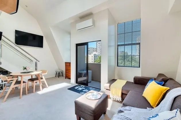 Central 3 bed, loft apartment in the CBD w Parking