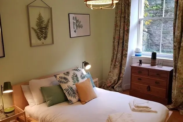 Central 3 Bedroom Next to Leafy Meadows