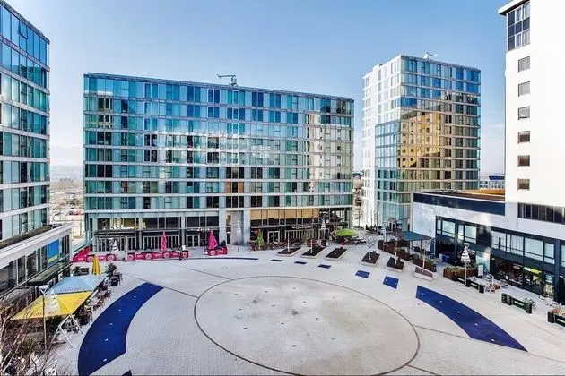 Central Apartment With Free Parking - By Doze - Dış Mekan