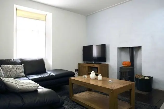 Central Apartment for the Fringe - Oda Düzeni