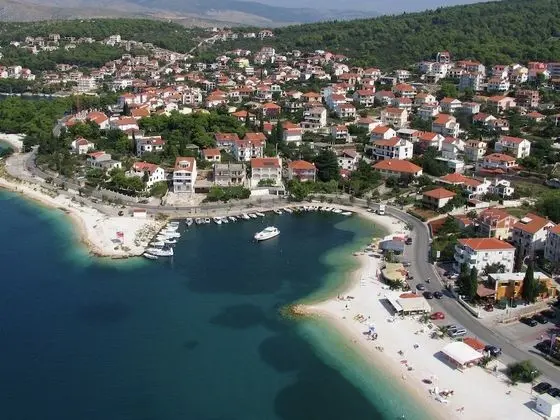 Central Apartment in Okrug Donji near Beach