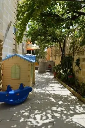 Central villa apartment pool & parking - Dış Mekan