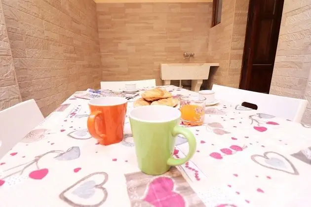 Central Apartment With Wi-fi, Air Conditioning And Courtyard Pets Allowed - Dış Mekan