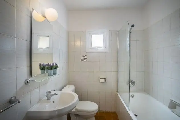 Central Ayia Napa Suite - Banyo Tipleri