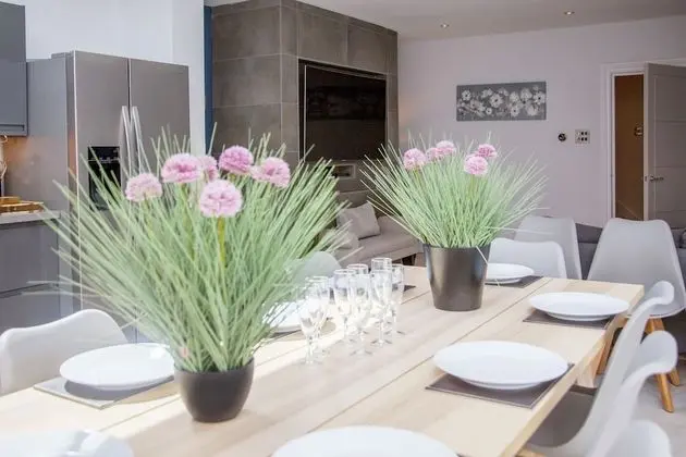 Central Bath House Group Accommodation - Yerinde Yemek