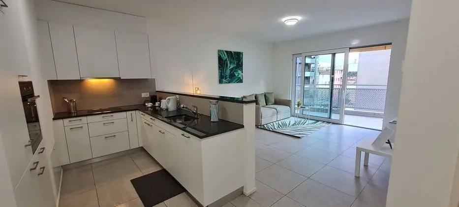 Central Brand New Apartment With Private Parking - Mutfak