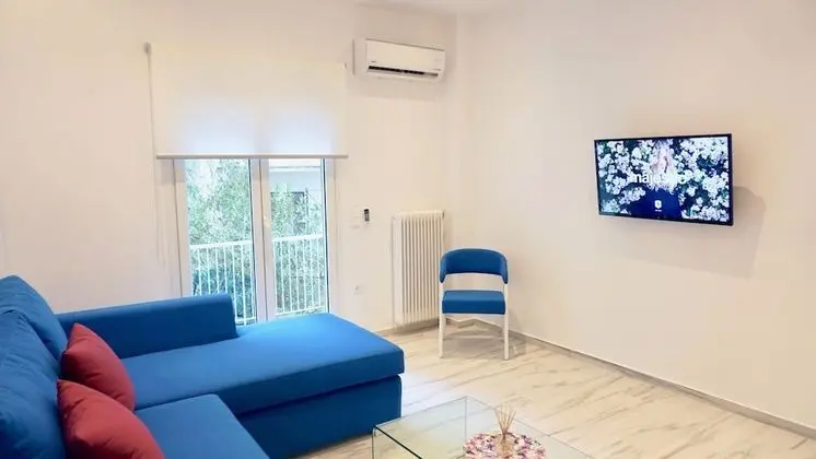 Central Bright Apartment in Athens near Metro