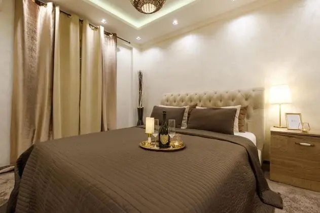 Central Business Suites with Hot Tub