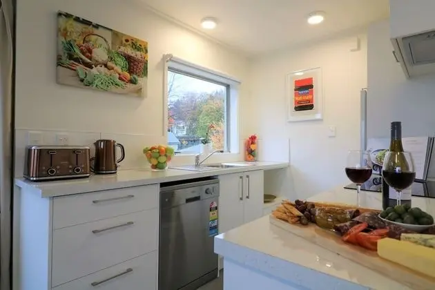 Central City Apartment, Parking, Bay Views - Mutfak
