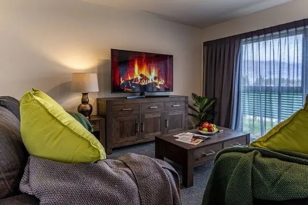 Central City Apartment with Parking & Great Views - Oda Düzeni