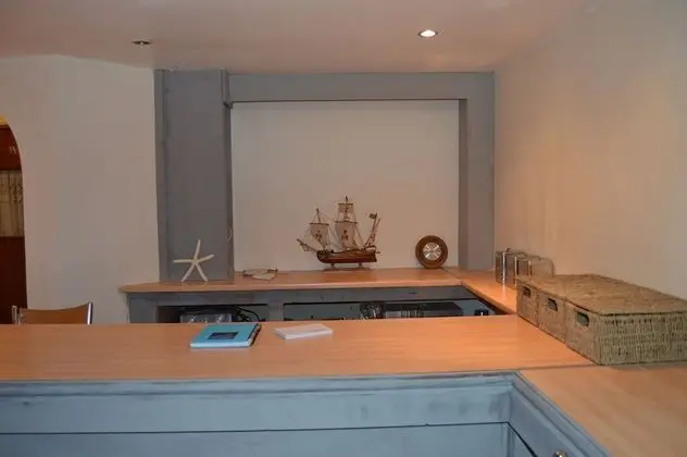 Central Cove Guesthouse