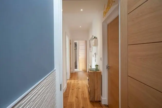 Central Designer 2 Bedroom Apartment in Portland Square