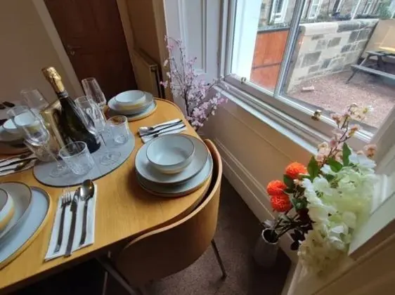 Central Edinburgh Private Garden With Parking