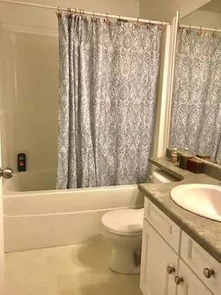 Central Edmonton Private Rooms - Banyo Özellikleri
