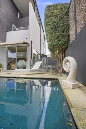 Central Executive Parnell Designer Home - Havuz