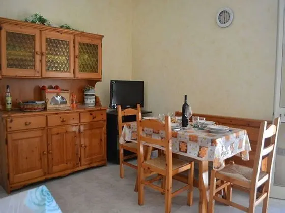 Central Holiday Home With Terrace And Garden Parking Available - Yerinde Yemek