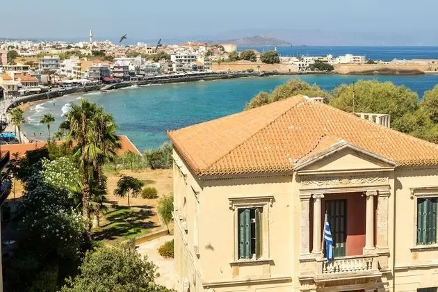 Central Luxurious Apartment with sea view