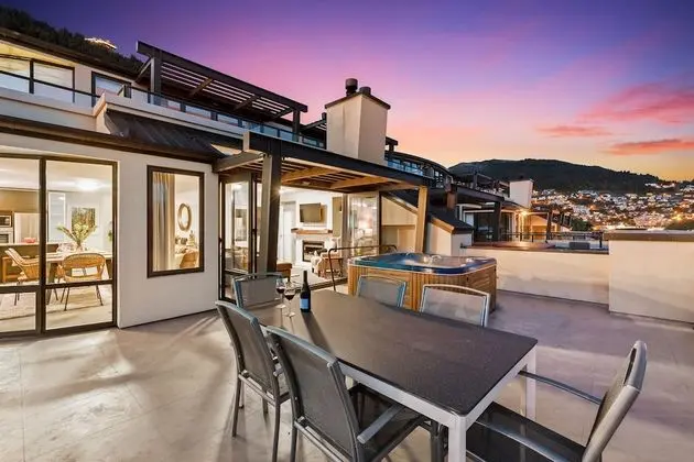 Central Luxury at 408 The Beacon 2 BR