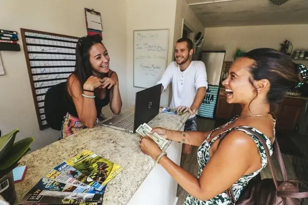 Central Maui Hostel - Lobi