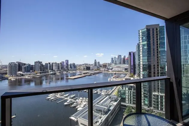 Central Melbourne 2br2bt APT on Collins St+parking