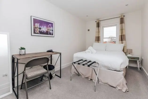 Central Modern Flat Sleeps 6 - Dedicated Parking - Oda