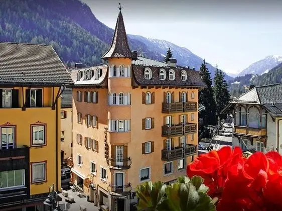 Central Hotel