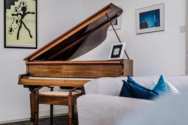 Central Musician s Apartment With Grand Piano