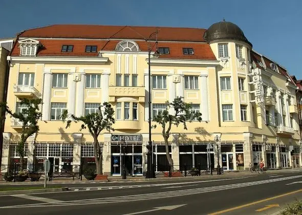 Hotel Centrál - Dış Mekan