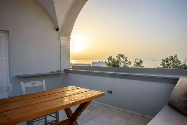 Central Oia Hostel