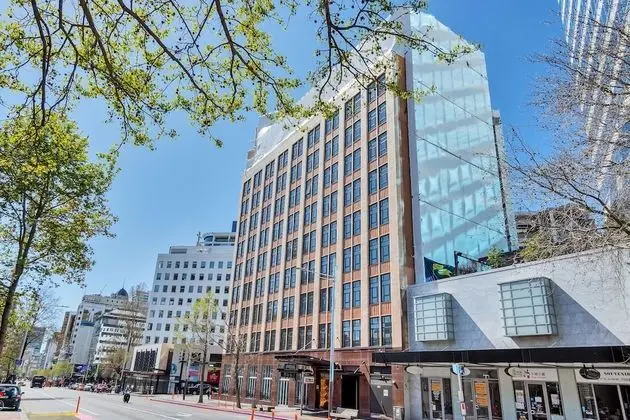 Central Queen St Apartment | Aircon & WiFi
