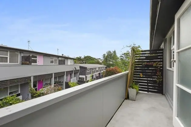 Central Quiet 2BR Apt -  Wifi -  Parking