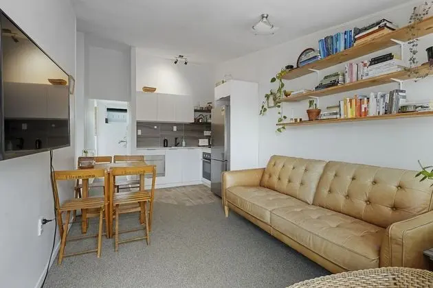 Central Quiet 2BR Apt - Wifi - Parking - Öne Çıkan Resim