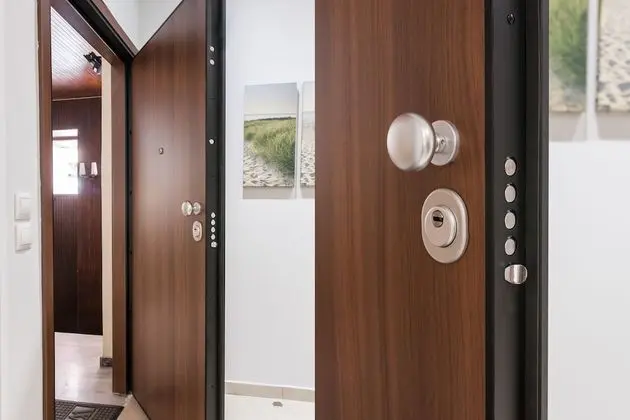 Central Safe Smart Apartment - Lobi