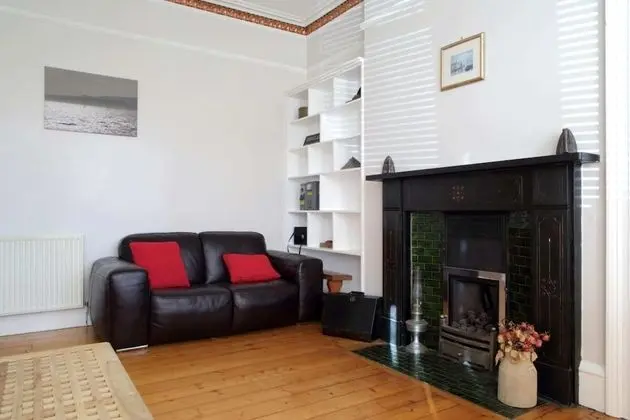 Central and Spacious 2 Bedroom Flat With Garden - Öne Çıkan Resim